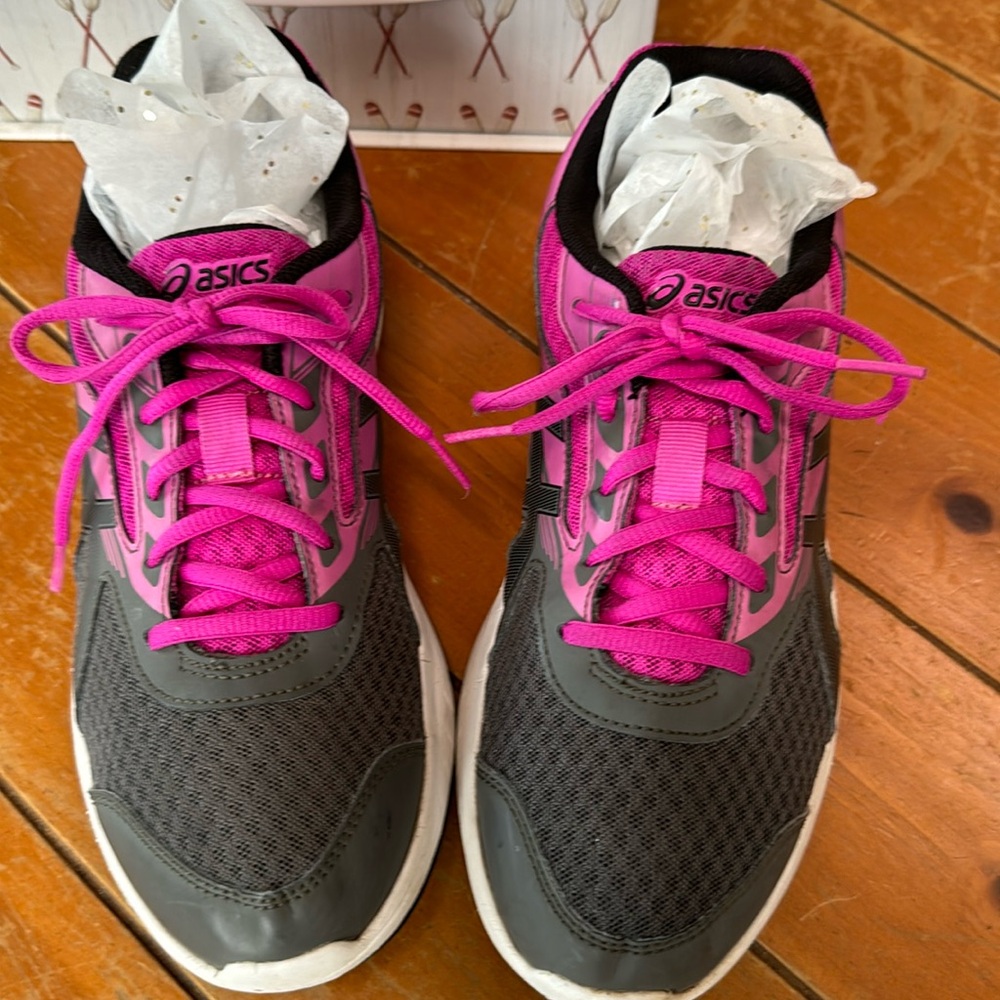Pre- loved ASICS running shoes. Size 8-1/2